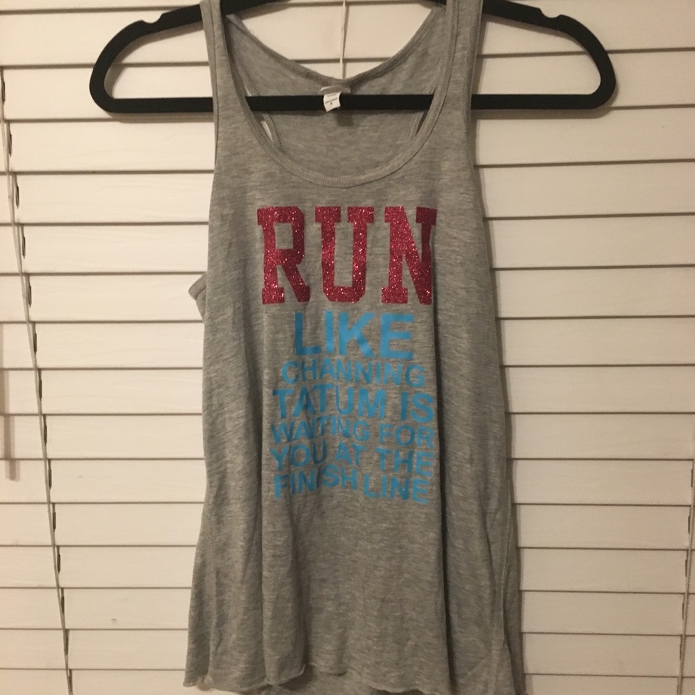 Run 🏃🏽‍♀️ like Channing Tatum is..... Top 😍😍